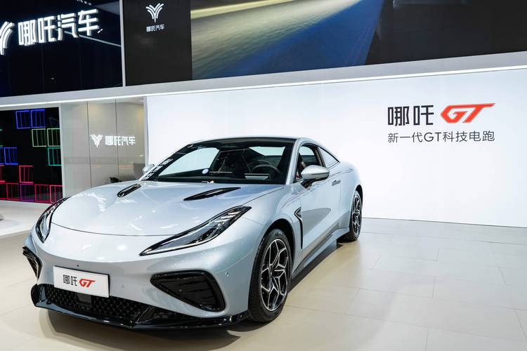 广州85哪吒汽车在智能汽车领域的表现，领途汽车在新能源汽车市场中的影响力